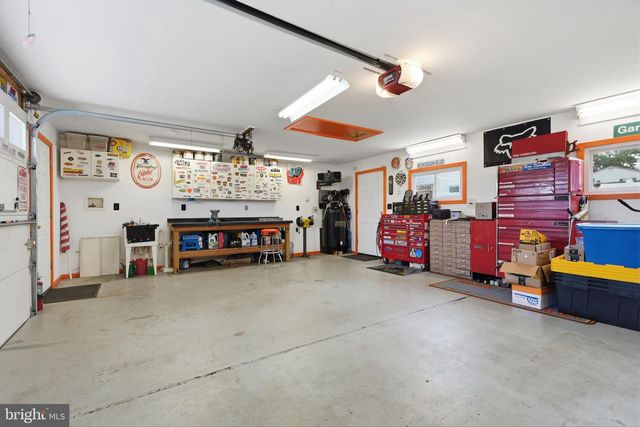 1 GUN RD, Levittown, PA 19057