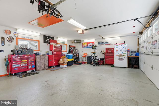 1 GUN RD, Levittown, PA 19057