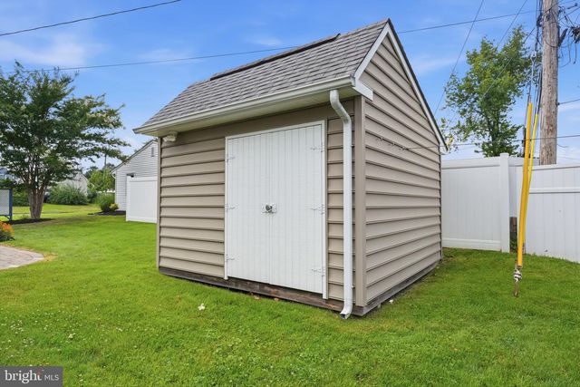 1 GUN RD, Levittown, PA 19057
