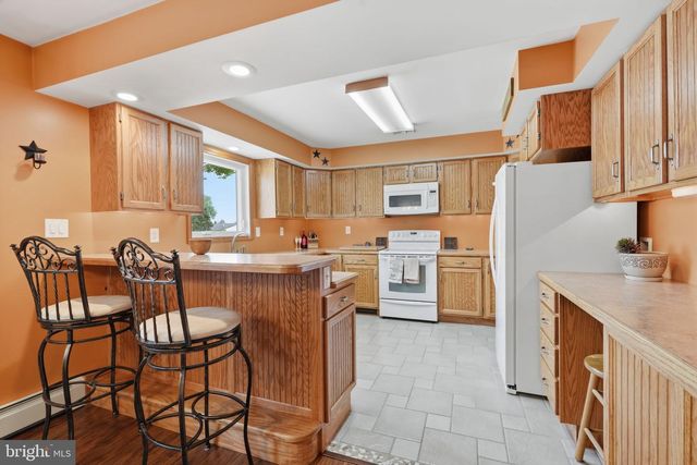 1 GUN RD, Levittown, PA 19057