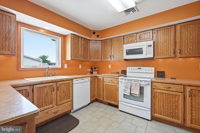 1 GUN RD, Levittown, PA 19057