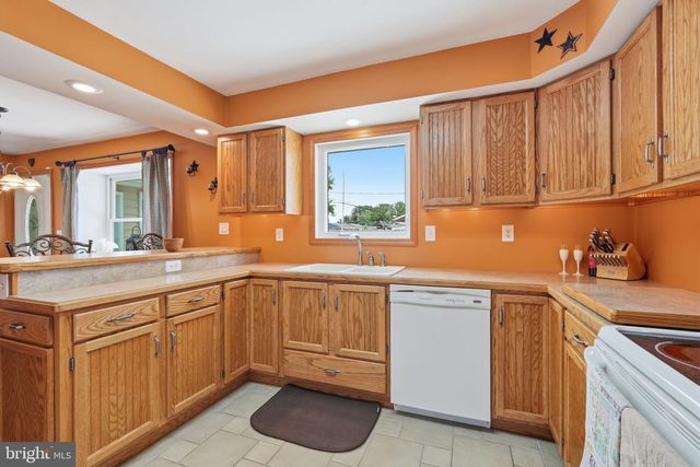 1 GUN RD, Levittown, PA 19057