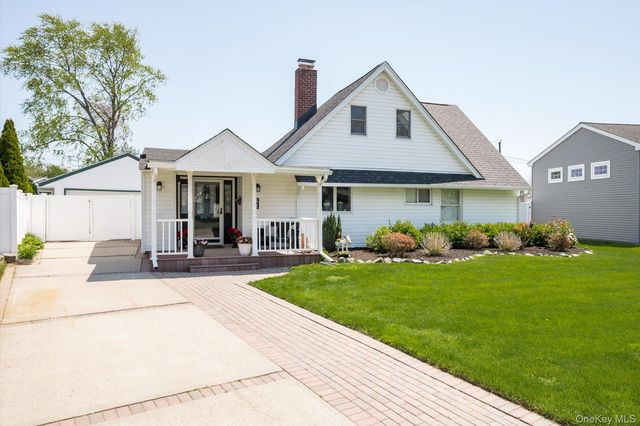 41 Disc Lane, Wantagh, NY 11793