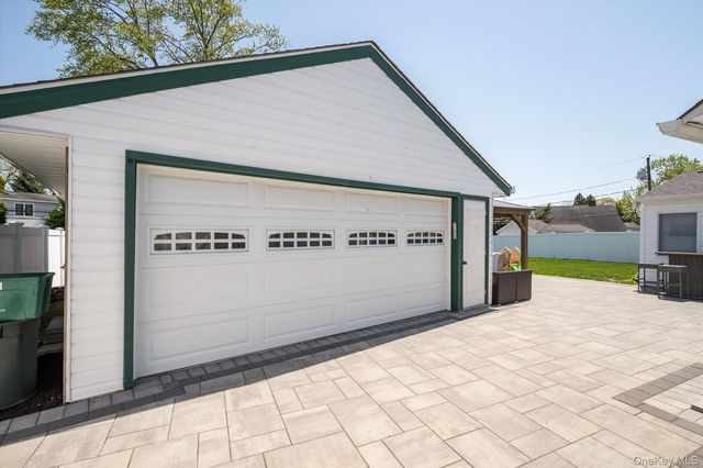 41 Disc Lane, Wantagh, NY 11793