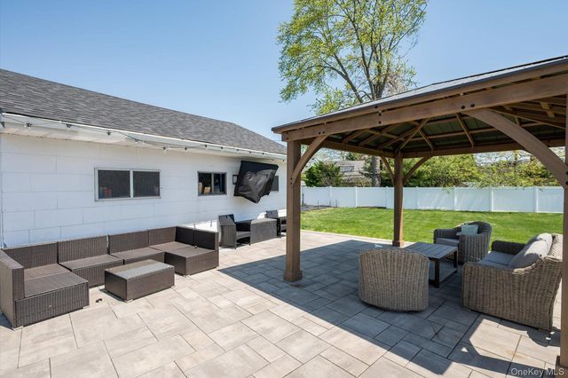 41 Disc Lane, Wantagh, NY 11793