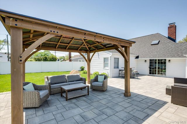 41 Disc Lane, Wantagh, NY 11793
