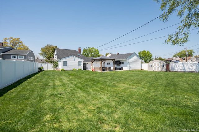 41 Disc Lane, Wantagh, NY 11793