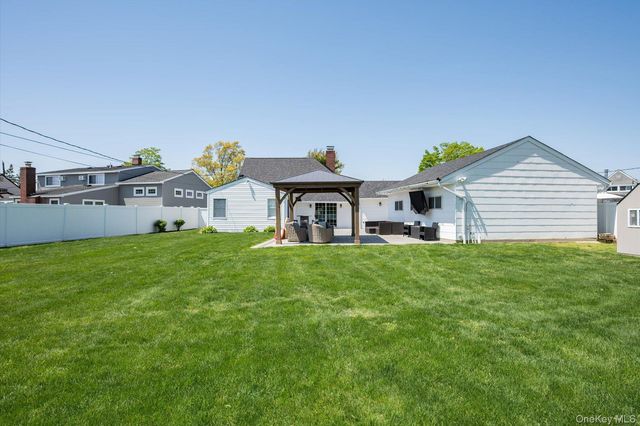 41 Disc Lane, Wantagh, NY 11793