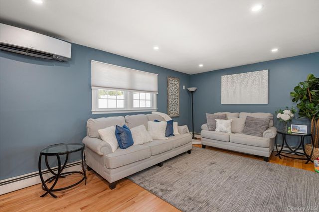41 Disc Lane, Wantagh, NY 11793