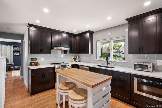 41 Disc Lane, Wantagh, NY 11793