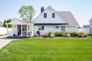 41 Disc Lane, Wantagh, NY 11793