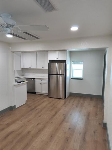 2305 55th Street 2, Galveston, TX 77551