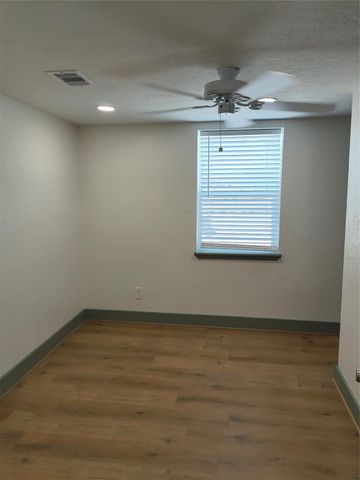 2305 55th Street 2, Galveston, TX 77551