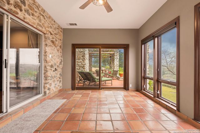 5229 Hupedo Ranch, Spicewood, TX 78669