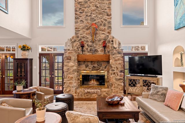 5229 Hupedo Ranch, Spicewood, TX 78669