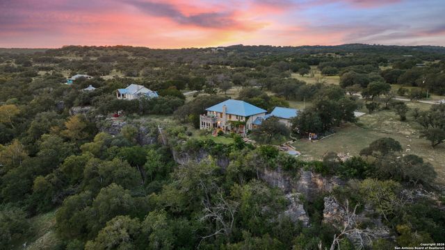 5229 Hupedo Ranch, Spicewood, TX 78669