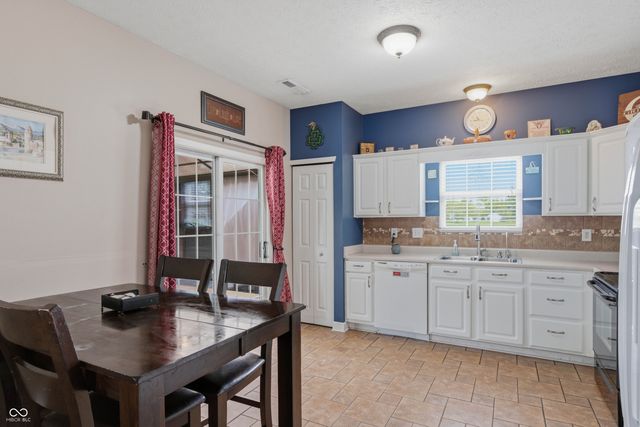 1912 Acorn Court, Avon, IN 46123