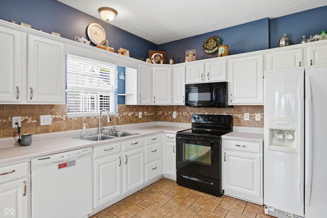 1912 Acorn Court, Avon, IN 46123
