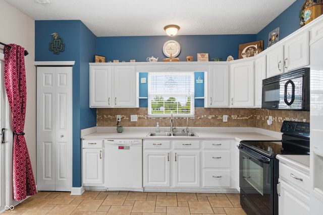 1912 Acorn Court, Avon, IN 46123