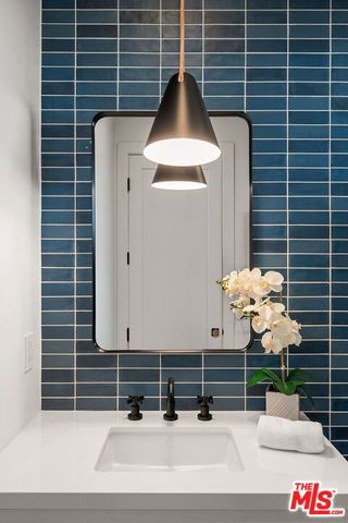 1823 S Shenandoah Street, Los Angeles, CA 90035