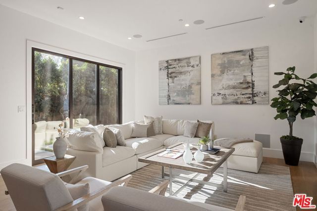 1823 S Shenandoah Street, Los Angeles, CA 90035