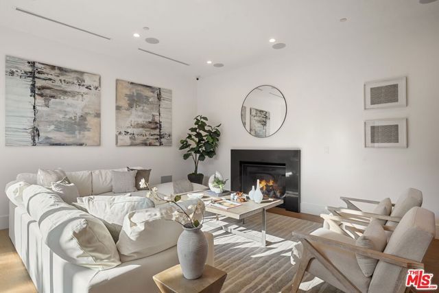 1823 S Shenandoah Street, Los Angeles, CA 90035