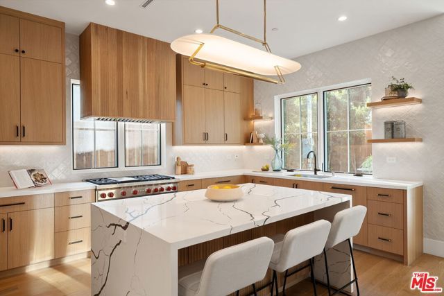 1823 S Shenandoah Street, Los Angeles, CA 90035