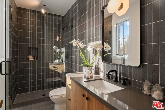 1823 S Shenandoah Street, Los Angeles, CA 90035