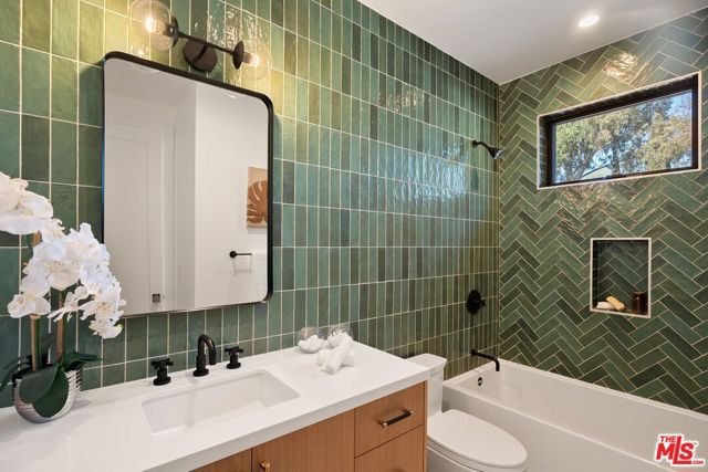 1823 S Shenandoah Street, Los Angeles, CA 90035