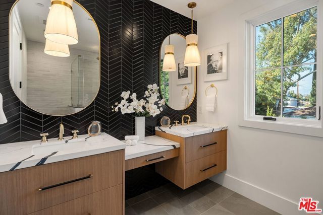 1823 S Shenandoah Street, Los Angeles, CA 90035