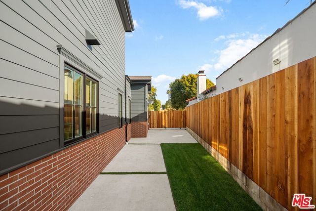 1823 S Shenandoah Street, Los Angeles, CA 90035