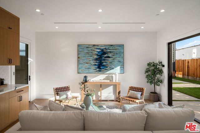 1823 S Shenandoah Street, Los Angeles, CA 90035