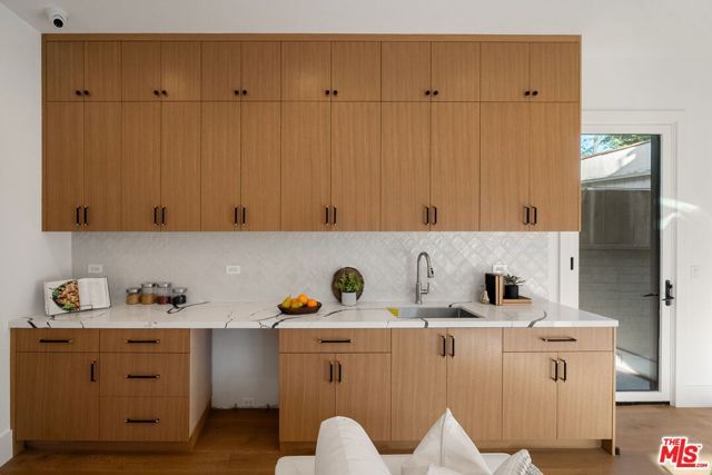 1823 S Shenandoah Street, Los Angeles, CA 90035