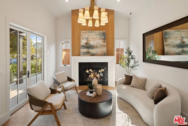 1823 S Shenandoah Street, Los Angeles, CA 90035