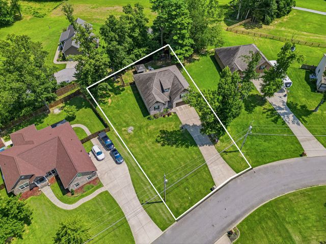 1044 Northridge Dr, Greenbrier, TN 37073