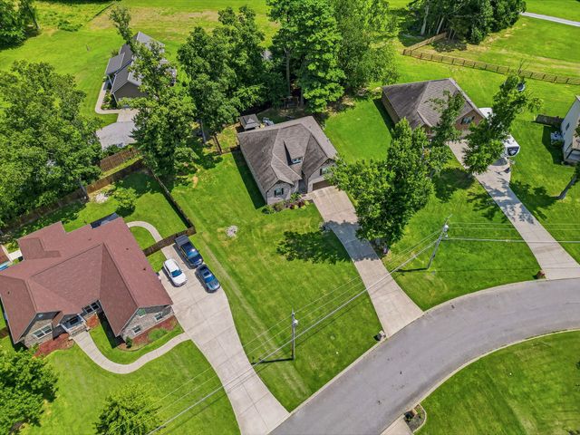 1044 Northridge Dr, Greenbrier, TN 37073