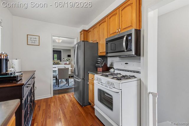 27407 Grant Street, Saint Clair Shores, MI 48081