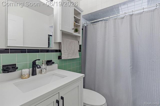 27407 Grant Street, Saint Clair Shores, MI 48081
