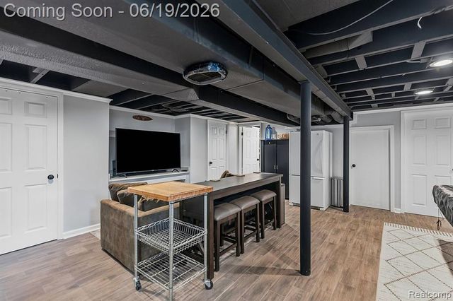 27407 Grant Street, Saint Clair Shores, MI 48081