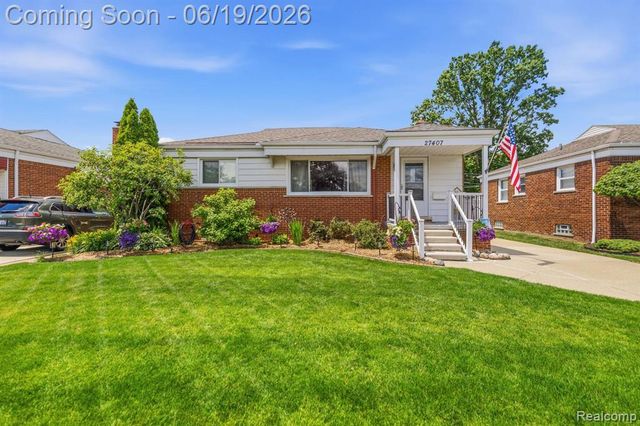 27407 Grant Street, Saint Clair Shores, MI 48081