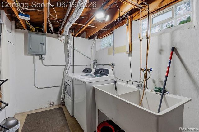 27407 Grant Street, Saint Clair Shores, MI 48081