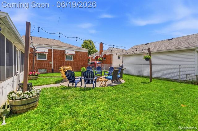 27407 Grant Street, Saint Clair Shores, MI 48081