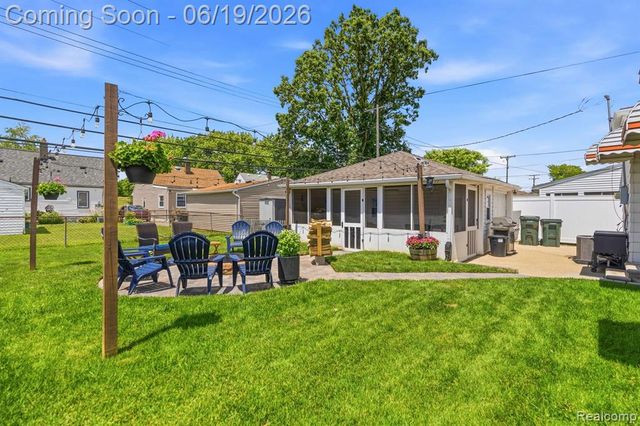 27407 Grant Street, Saint Clair Shores, MI 48081