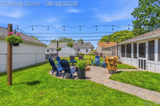 27407 Grant Street, Saint Clair Shores, MI 48081
