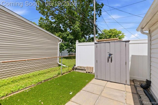 27407 Grant Street, Saint Clair Shores, MI 48081