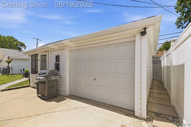 27407 Grant Street, Saint Clair Shores, MI 48081