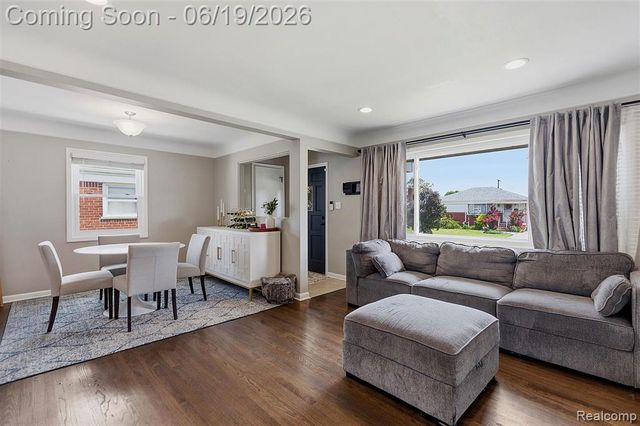 27407 Grant Street, Saint Clair Shores, MI 48081
