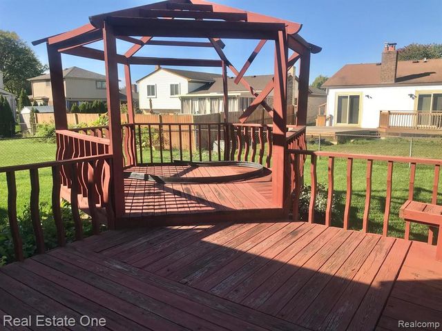 37147 Evergreen Drive, Sterling Heights, MI 48310