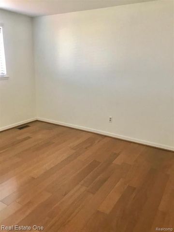 37147 Evergreen Drive, Sterling Heights, MI 48310