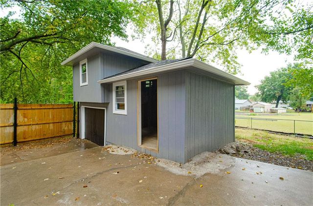 13747 Parker Avenue, Grandview, MO 64030